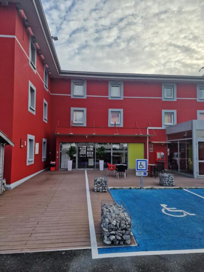 Enzo Hotels Reims Tinqueux By Kyriad Direct Dış mekan fotoğraf
